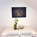Simply Five Apartment
