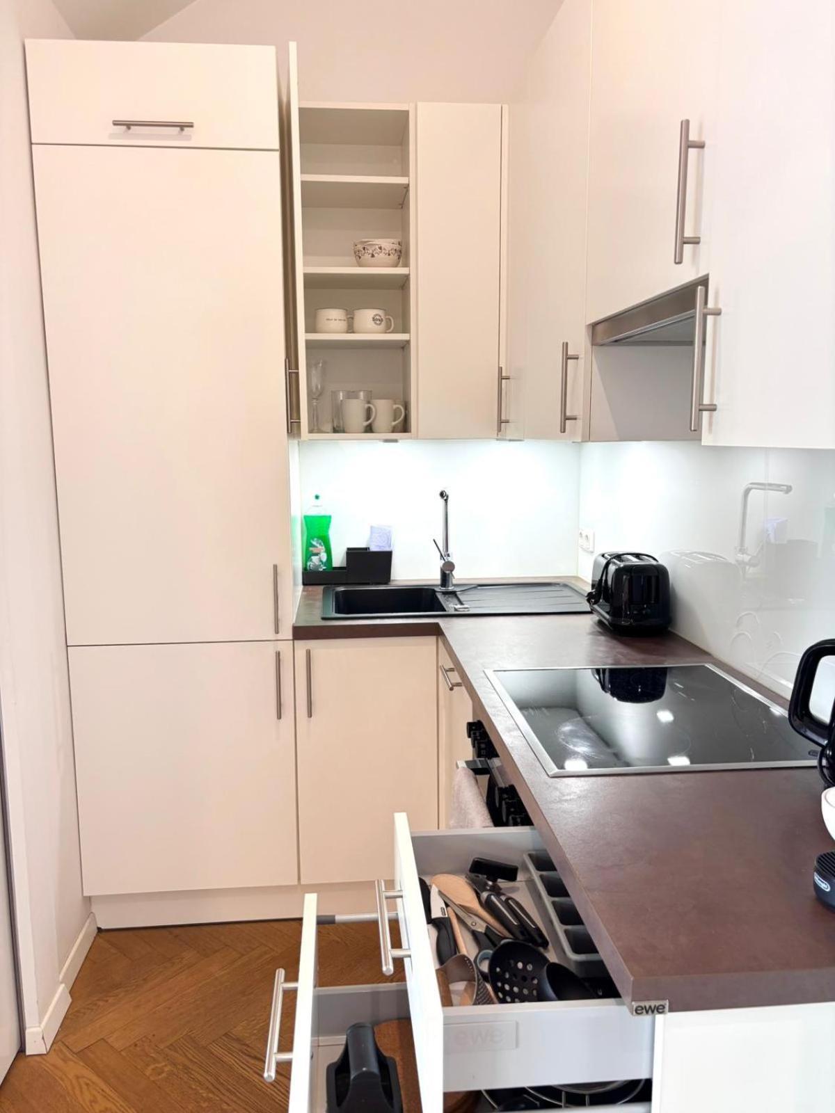 Simply Five Apartment *